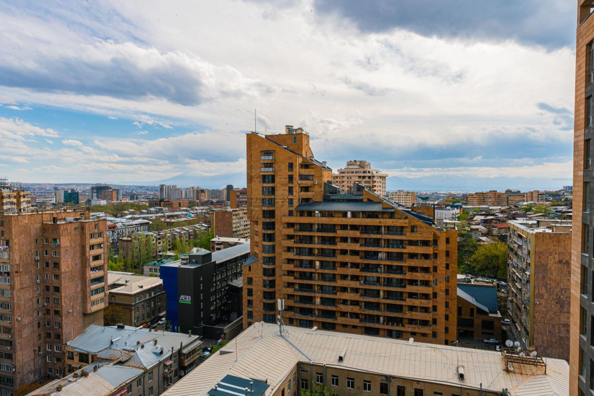 Cozy Apartments In The City Centre By Sweet Home Yerevan Exterior photo